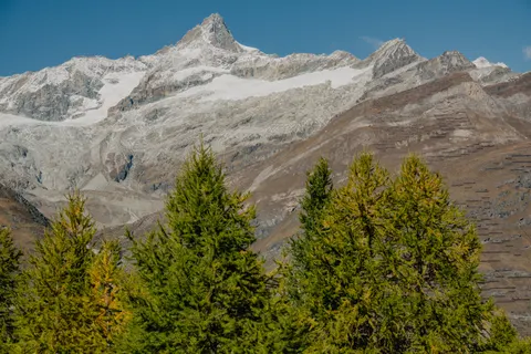 Wallpaper Pegunungan 4K · mountains · 3840×2560