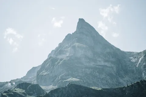 पहाड़ 4K वॉलपेपर · mountains · 3840×2561