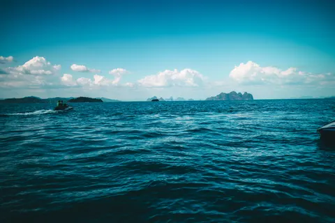 Diver 4K Wallpaper · underwater · 3840×2561