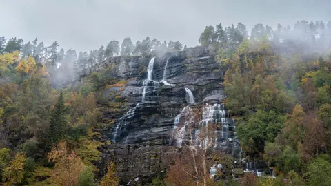 Cliff Waterfall 4K Wallpaper · waterfall · 3840×2160