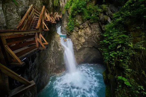 Cliff Waterfall 4K Wallpaper · waterfall · 3840×2560