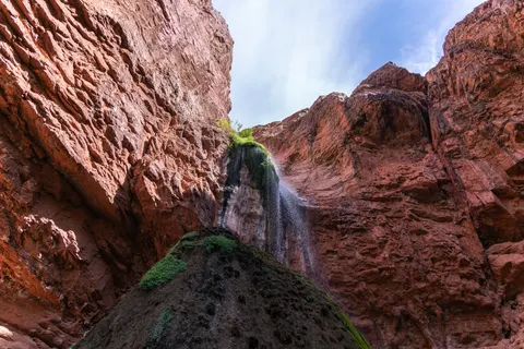 Cliff Waterfall 4K Wallpaper · waterfall · 3840×2560