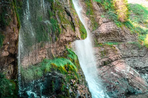 Cliff Waterfall 4K Wallpaper · waterfall · 3840×2560