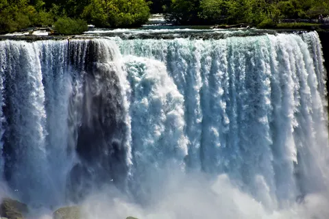 Cliff Waterfall 4K Wallpaper · waterfall · 3840×2560