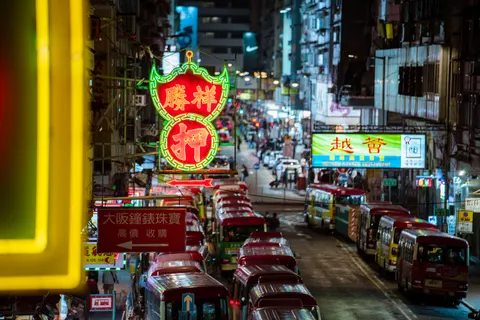 Fondo de pantalla Hong Kong de Noche 4K · city · 3840×2561
