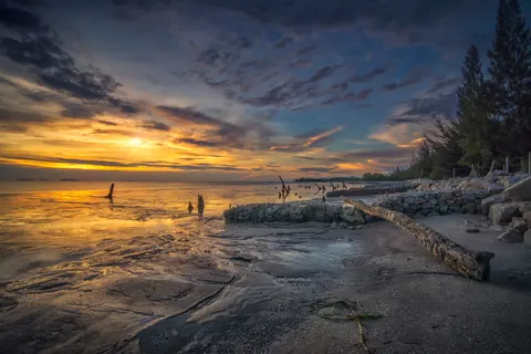 Tropical Sunset 4K Wallpaper · tropical · 3840×2560