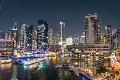 Dubai Skyline 4K Wallpaper · city · 3840×2560