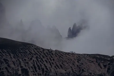Dark Mountains 4K Wallpaper · dark · 3840×2560