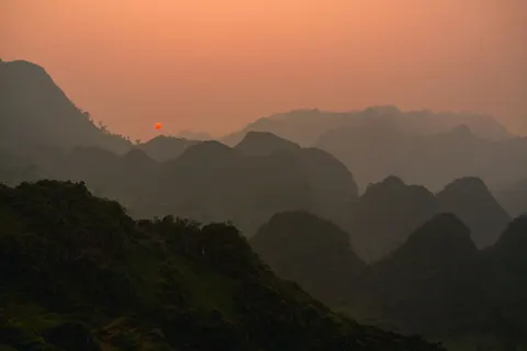 Sunset Mountains 4K Wallpaper · sunset · 3840×2561