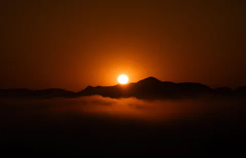 Sunset Mountains 4K Wallpaper · sunset · 3840×2483