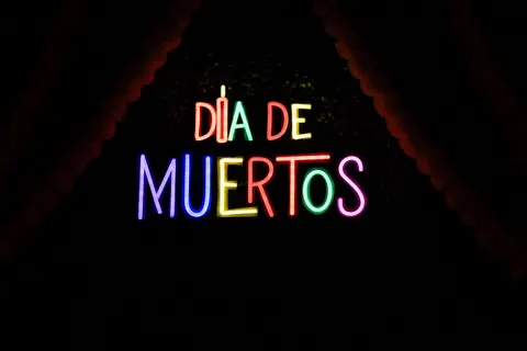Neon Sign 4K Wallpaper · neon · 3840×2560