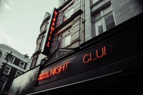 Neon Sign 4K Wallpaper · neon · 3840×2560