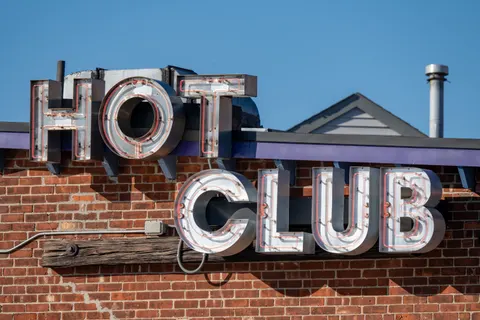 Neon Sign 4K Wallpaper · neon · 3840×2560