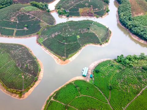 Aerial River 4K Wallpaper · aerial · 3840×2880