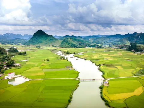 Aerial River 4K Wallpaper · aerial · 3840×2880