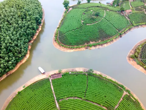 Aerial River 4K Wallpaper · aerial · 3840×2880