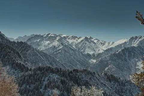 Winter Mountains 4K Wallpaper · winter · 3840×2555