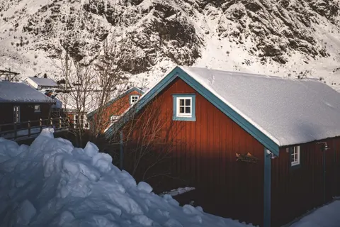 Winter Cabin 4K Wallpaper · winter · 3840×2560