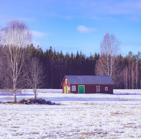 Winter Cabin 4K Wallpaper · winter · 3840×3784
