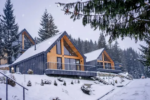 Winter Cabin 4K Wallpaper · winter · 3840×2560