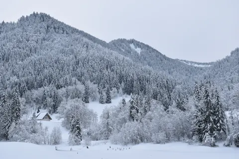 Winter Cabin 4K Wallpaper · winter · 3840×2560