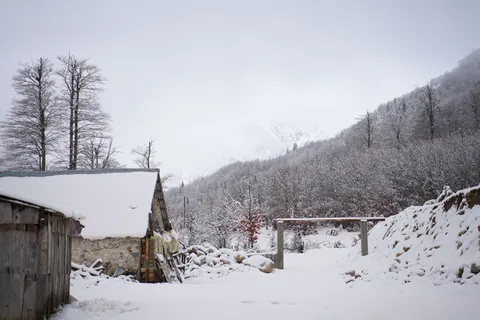 Winter Cabin 4K Wallpaper · winter · 3840×2560