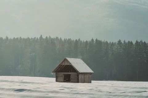 Winter Cabin 4K Wallpaper · winter · 3840×2561