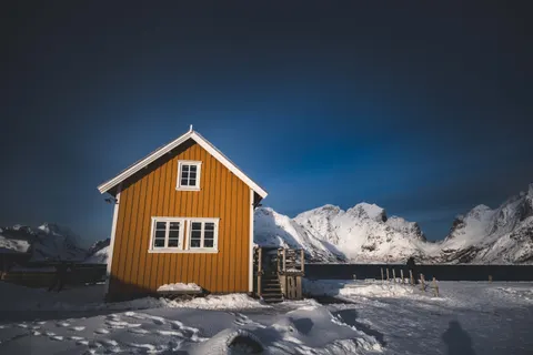 Winter Cabin 4K Wallpaper · winter · 3840×2560