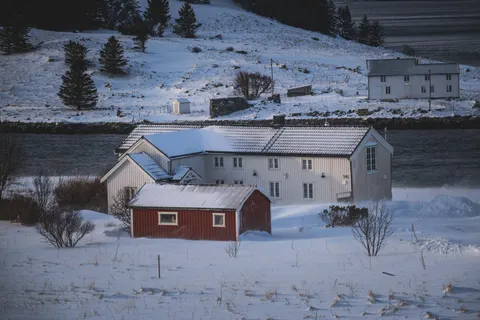 Winter Cabin 4K Wallpaper · winter · 3840×2560