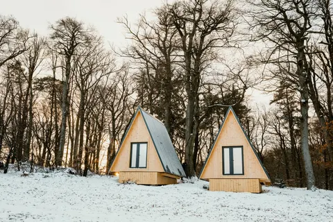 Winter Cabin 4K Wallpaper · winter · 3840×2560