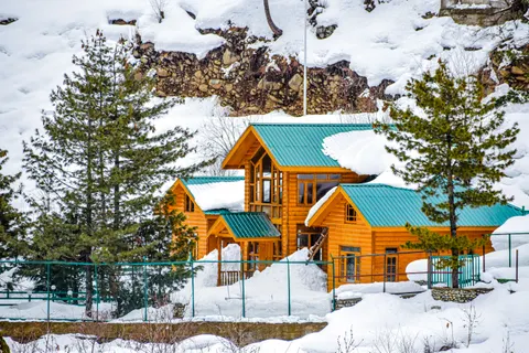 Winter Cabin 4K Wallpaper · winter · 3840×2560