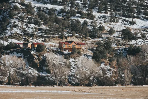 Winter Cabin 4K Wallpaper · winter · 3840×2560