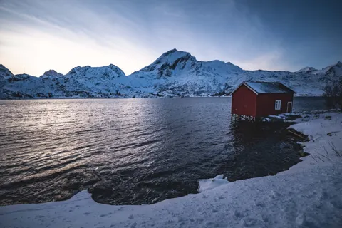 Winter Cabin 4K Wallpaper · winter · 3840×2560