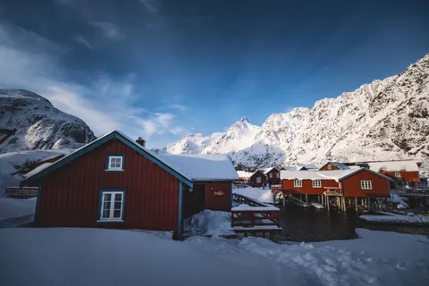 Winter Cabin 4K Wallpaper · winter · 3840×2560
