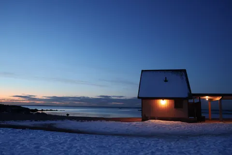 Winter Cabin 4K Wallpaper · winter · 3840×2561