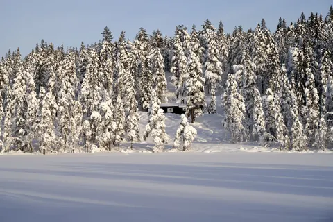 Winter Cabin 4K Wallpaper · winter · 3840×2561