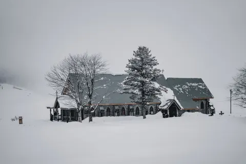 Winter Cabin 4K Wallpaper · winter · 3840×2560