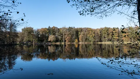 Autumn Lake 4K Wallpaper · autumn · 3840×2160
