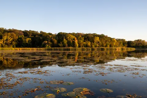 Autumn Lake 4K Wallpaper · autumn · 3840×2560