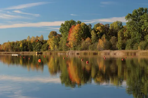 Autumn Lake 4K Wallpaper · autumn · 3840×2560
