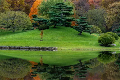 Autumn Lake 4K Wallpaper · autumn · 3840×2560
