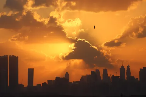 두바이 스카이라인 4K 배경화면 · city · 3840×2560
