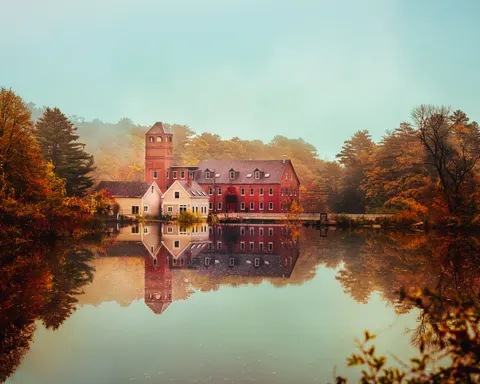 Autumn Lake 4K Wallpaper · autumn · 3840×3072