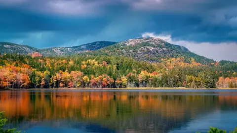 Autumn Lake 4K Wallpaper · autumn · 3840×2160