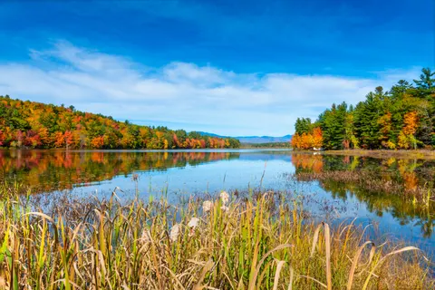 Autumn Lake 4K Wallpaper · autumn · 3840×2563