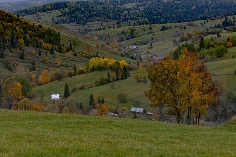 Autumn Mountains 4K Wallpaper · autumn · 3840×2560