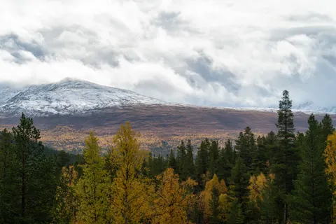 Autumn Mountains 4K Wallpaper · autumn · 3840×2561
