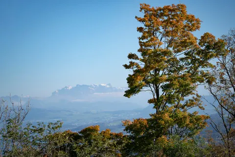 Fondo de pantalla Montañas otoñales 4K · autumn · 3840×2561