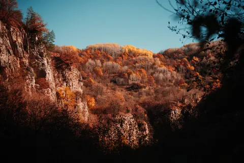 Autumn Mountains 4K Wallpaper · autumn · 3840×2560