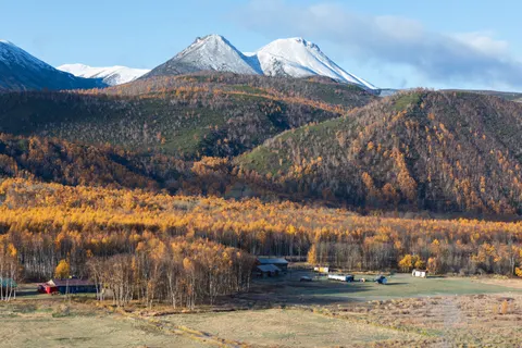 Autumn Mountains 4K Wallpaper · autumn · 3840×2560